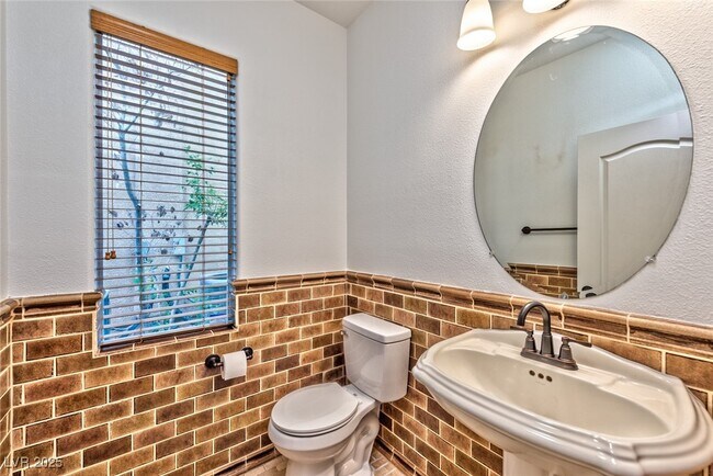 Building Photo - 981 Wagner Valley St