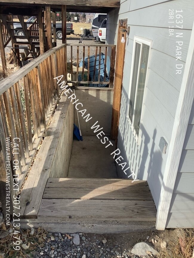 Building Photo - 1637 N Park Dr
