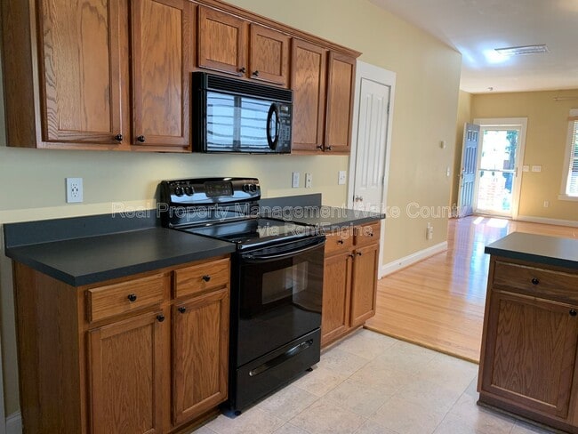 Building Photo - 10813 Cokesbury Ln
