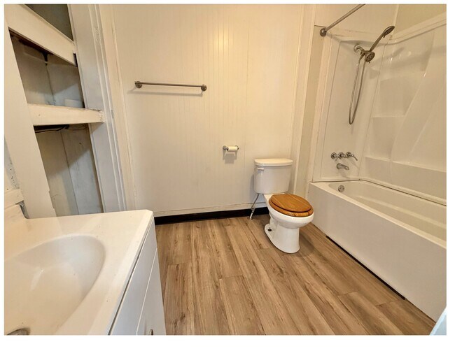 Building Photo - 705 S Wayne St