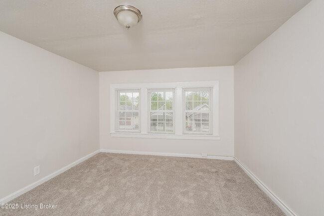 Building Photo - 115 S 39th St