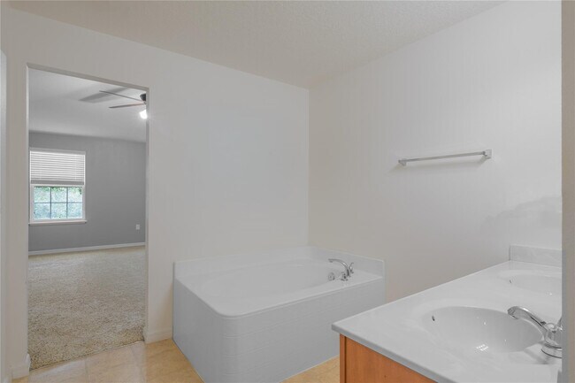 Building Photo - 6147 NW Butterfly Orchid Pl