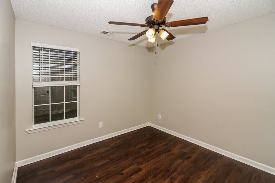 Building Photo - 7317 Green Ash Dr