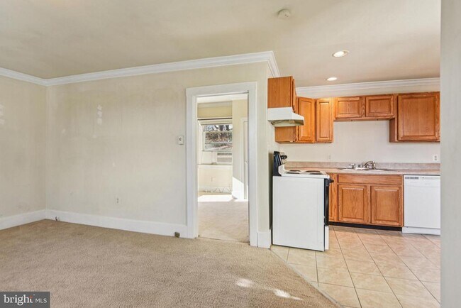 Building Photo - 209 Locust St