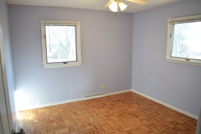 Building Photo - 1224 E Thurston Dr