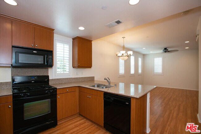 Building Photo - 720 S San Fernando Blvd