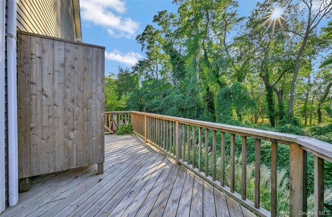 Building Photo - 215 Kouros Rd