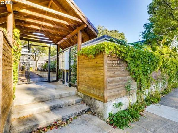 Building Photo - 5530 NE 7th Ave