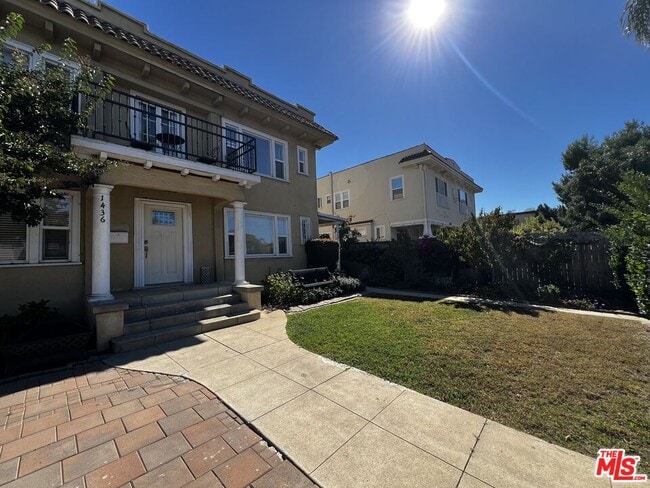 Building Photo - 1436 S Norton Ave