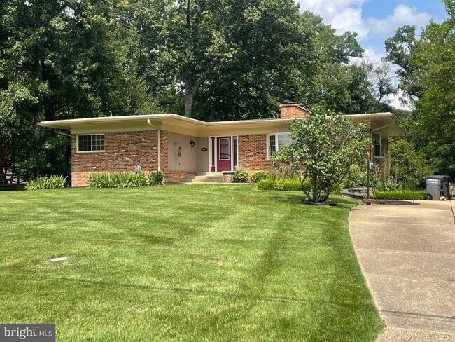 Building Photo - 3909 Pineland St