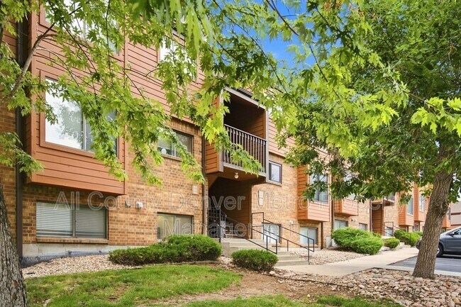 Building Photo - 433 Wright St