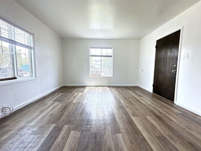 Building Photo - 1503