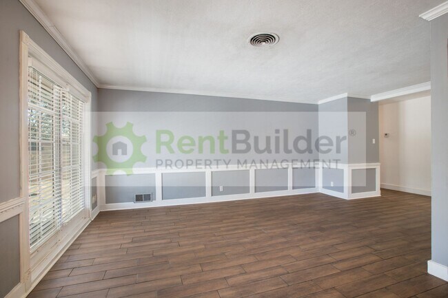 Building Photo - 8304 Dellwood Rd NE