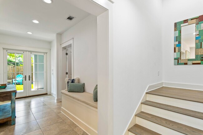 Building Photo - 153 Cypress Dr