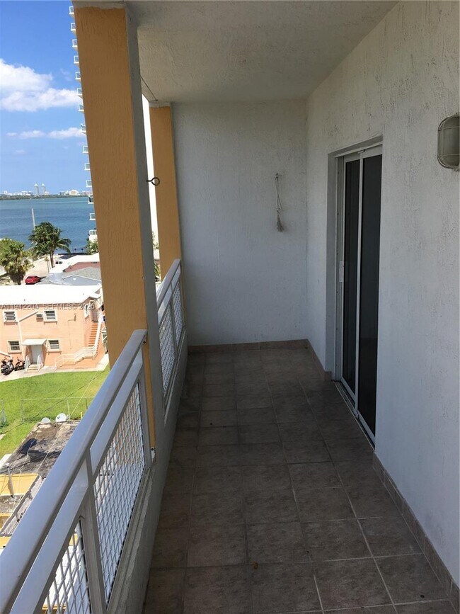 Building Photo - 471 NE 25th St