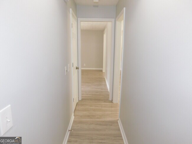 Building Photo - 1229 Fairview Dr