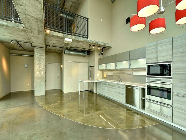Building Photo - 2000 Bagby St