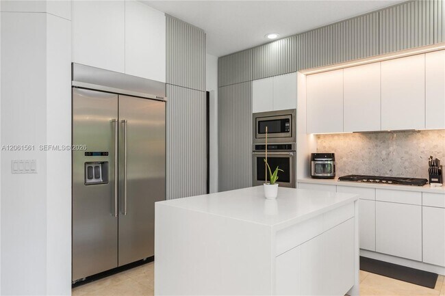 Building Photo - 9529 Eden Roc Ct