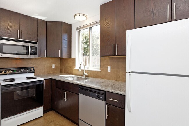 Building Photo - 2231 Ward St