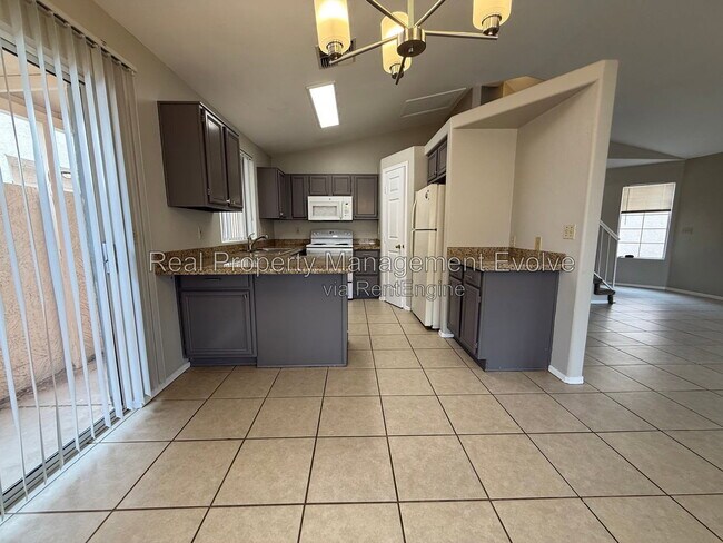 Building Photo - 3725 E Taro Ln