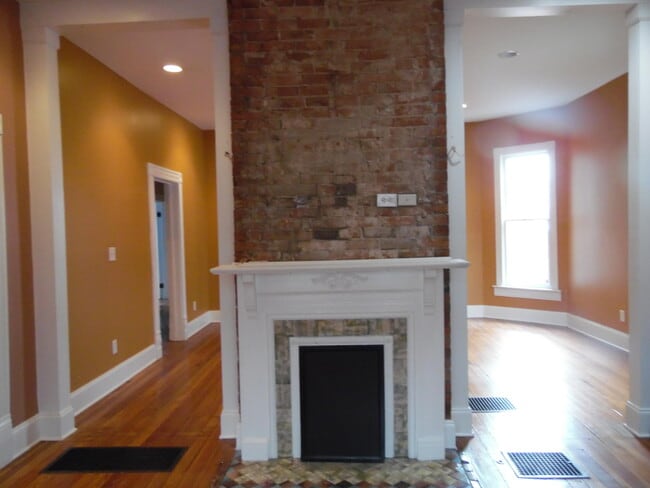 Building Photo - 706 W Maxwell St