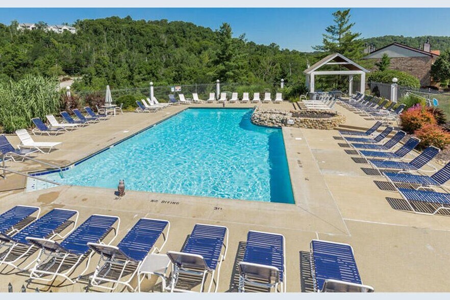 Building Photo - 230 Willowbrook Ct