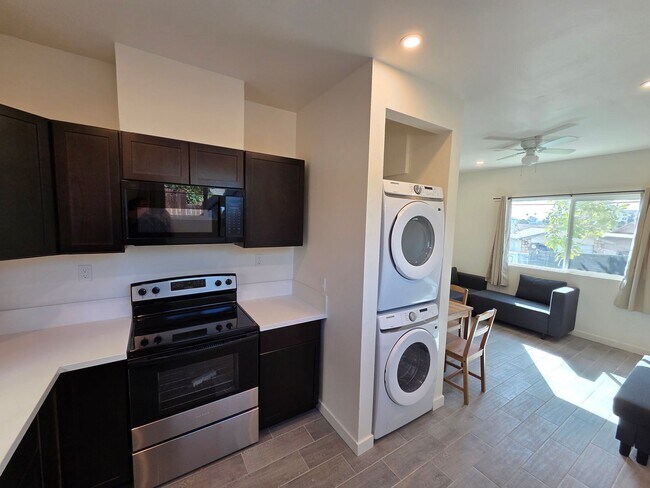 Building Photo - 847 Winston Dr