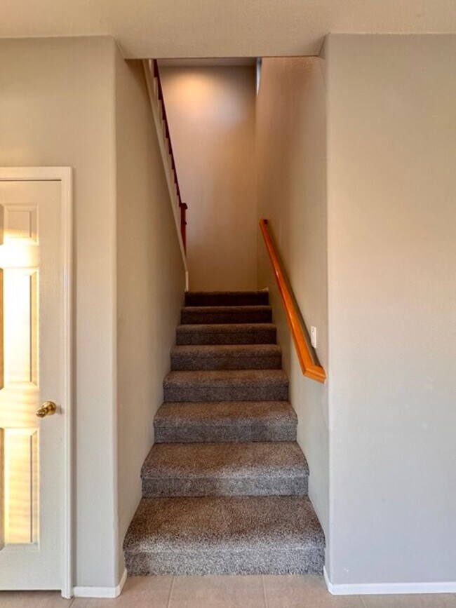 Building Photo - Beautiful 4 bedroom two story house with RV parking for LEASE in Murrieta!