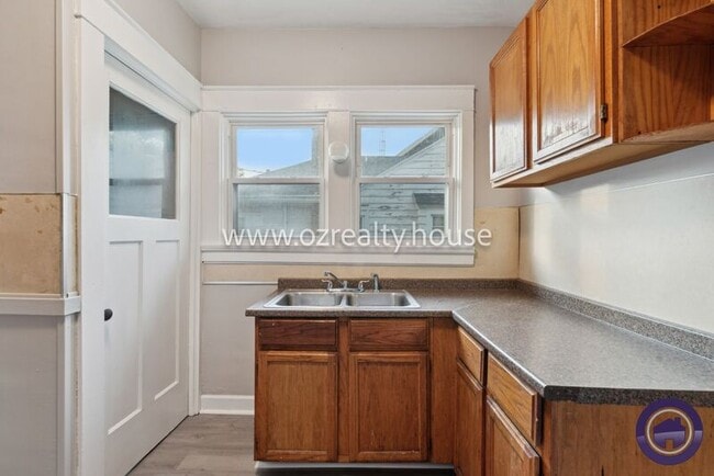 Building Photo - 1525 Waverly Ave