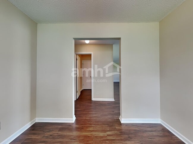 Building Photo - 819 Caledon Dr