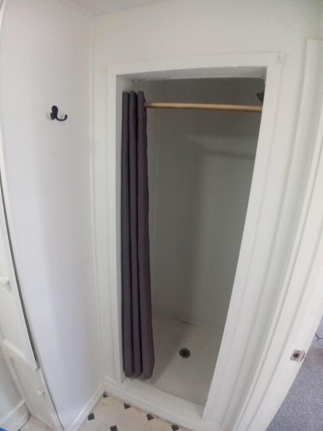 Building Photo - 612 N Arnold St