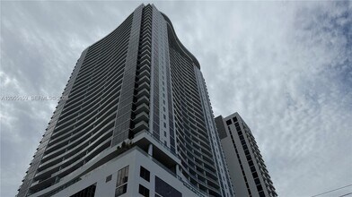 Building Photo - 1600 NE 1st Ave