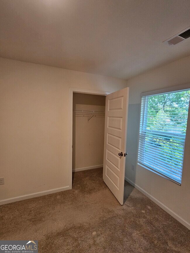 Building Photo - 190 Hampton Cir
