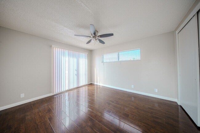 Building Photo - 2617-2619 E 17th St