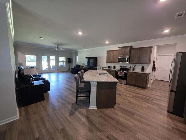 Building Photo - 352 Castlepath Dr SW