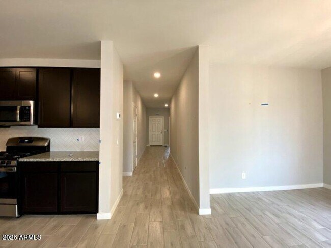 Building Photo - 976 E White Wing Dr