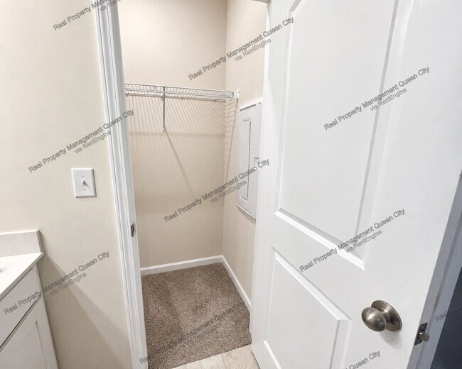 Building Photo - 2407 Lazette Dr