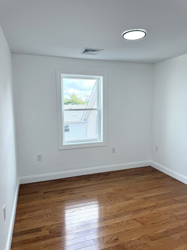 Building Photo - 47 Rill St
