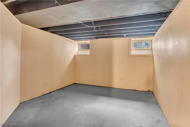 Building Photo - 13613 Cedar Rd