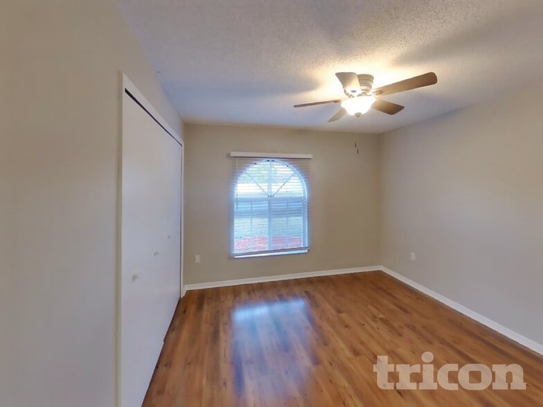 Building Photo - 1374 Godfrey Ave