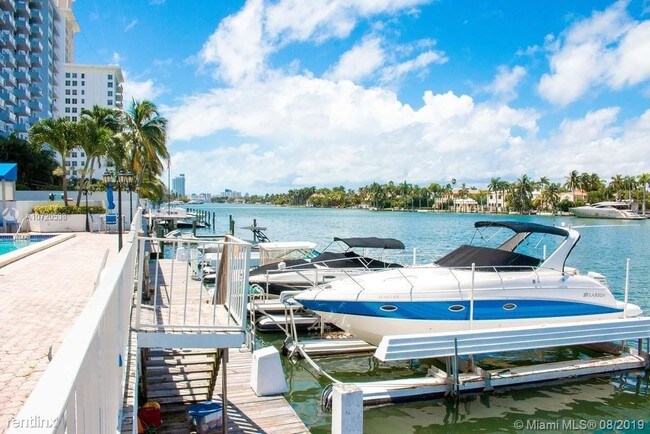 Building Photo - 1 br, 2 bath  - 5750 Collins Ave # 12