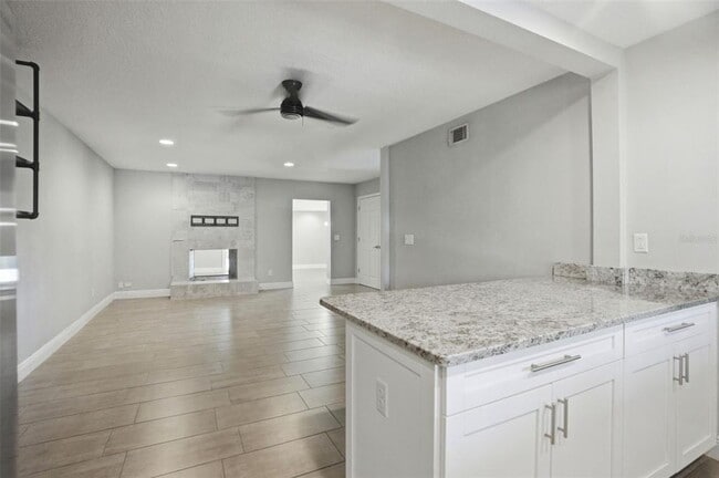 Building Photo - 727 N Himes Ave