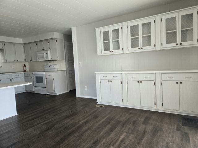 Building Photo - 410 50th Ave Dr W