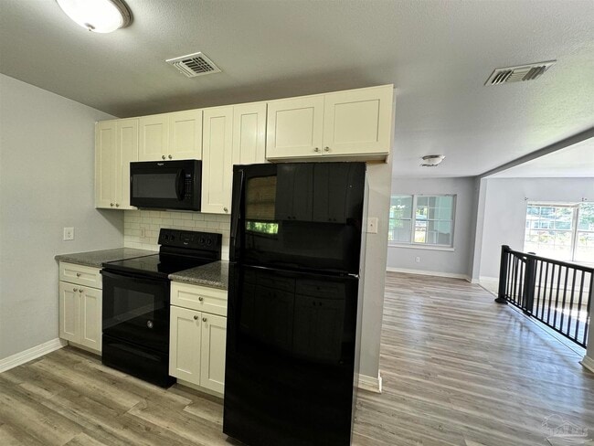 Building Photo - 6130 Syrcle Ave