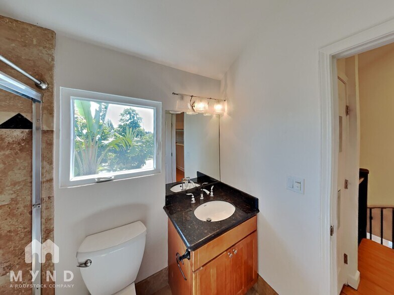 Building Photo - 512 Henry St