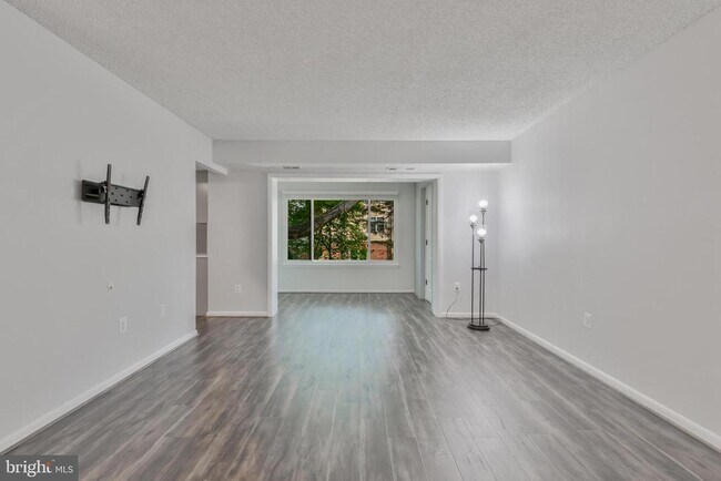 Building Photo - 10214 Bushman Dr