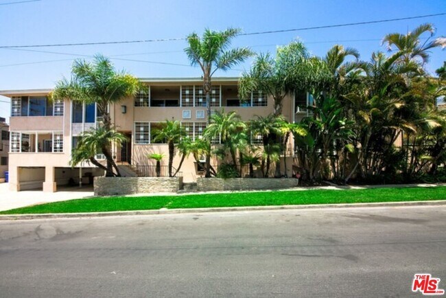 Primary Photo - 10561 Missouri Ave