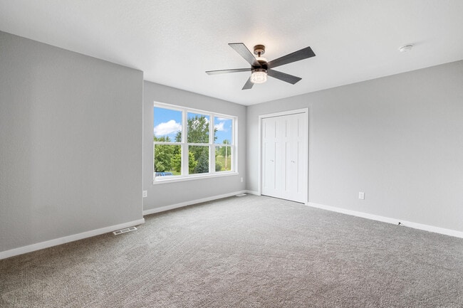 Building Photo - 2103 Daisy Dr