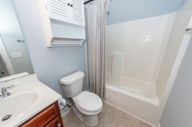 Building Photo - 4 Bedroom, 2.5 Bathroom Home in Reminisce ...