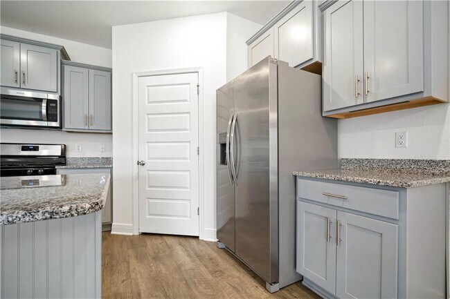 Building Photo - 13137 Cavalier St